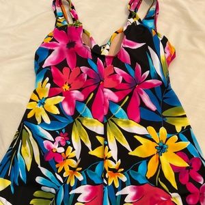 Maxine of Hollywood Side Shirred, Girl leg,  Floral, SIZE 22W, Tummy Control